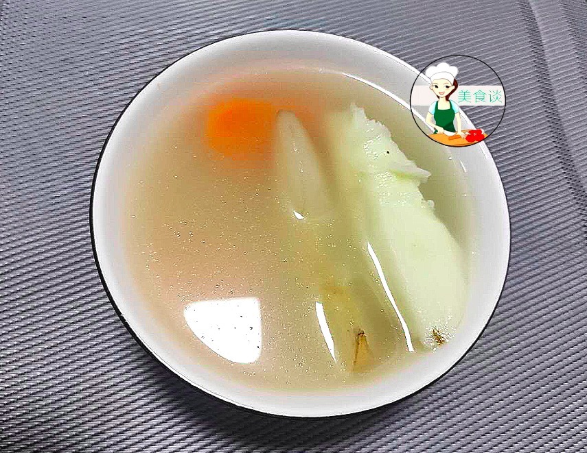 雪梨瘦肉汤的做法,秋燥天喝再合适不过了,清香甘甜,简单又营养