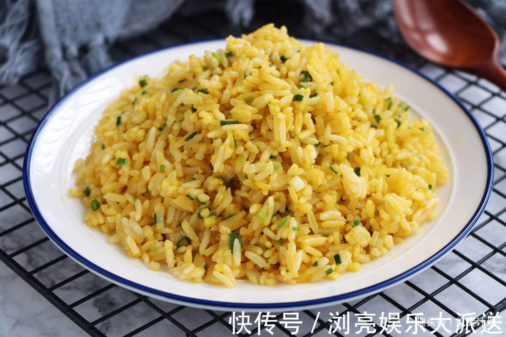 蛋黄|大米别炒饭了，加2个蛋黄拌一拌，好看更好吃，外面买不到哦！