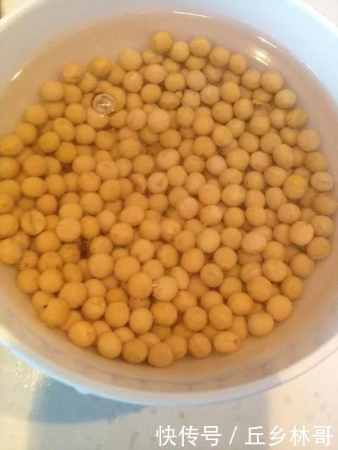 豆腐在家就能做,不用石膏不用醋,做法简单又好吃,跟买的一样