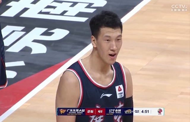辽宁男篮|辽宁2节领先13分!威姆斯独木难支,易建联沉默低头,杜锋苦笑