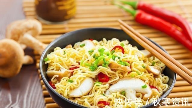 方便面|糖尿病医生别只知道少吃甜的，3种咸食物也少吃，以免血糖升高