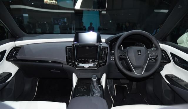 采用|2021款“皇冠”日本下线，采用三种动力系统，并带有底盘升降