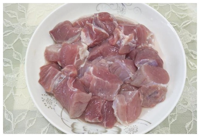 土豆炖肉，5步详细操作方法教给你，这样做香而不腻