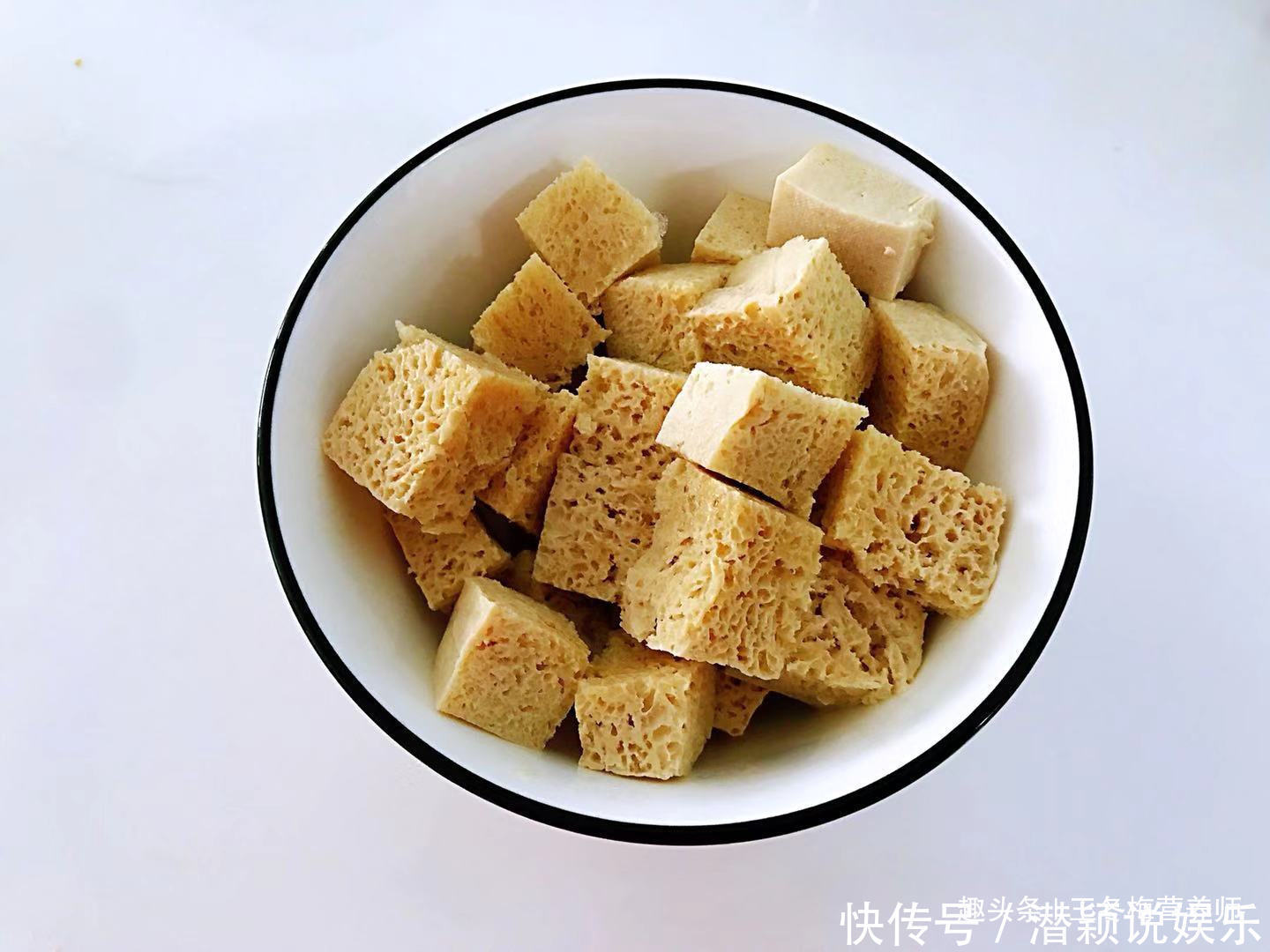 冬天|冬天,豆腐不起眼,冻过后太抢手,做出来上桌就光盘,还嫌不够吃