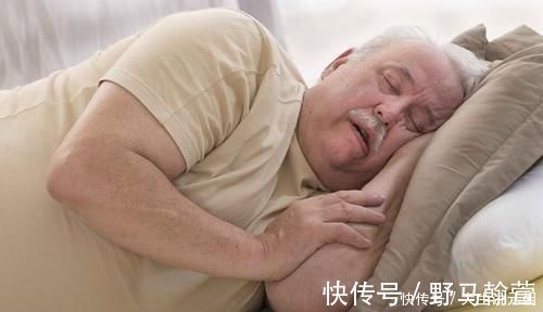 心肌缺血|睡觉时,身体若有5种异常表现,多半是体内有血栓了,需重视