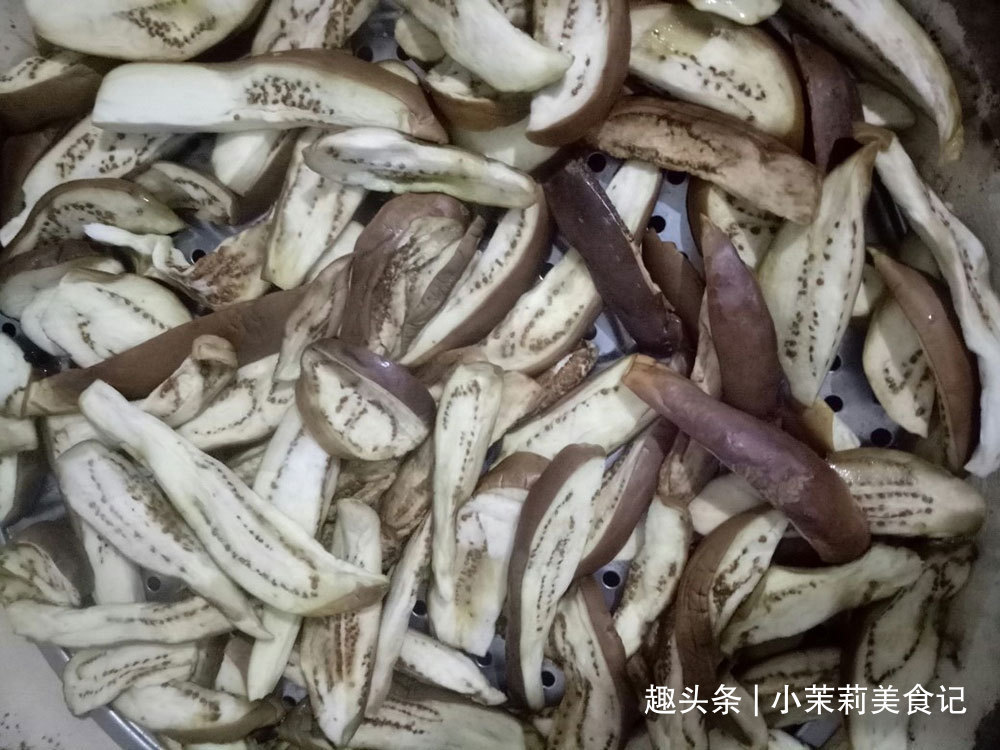 茄子干|晒茄子干,最忌直接晒和焯水,教您1招,不发黑更好吃,一年不坏