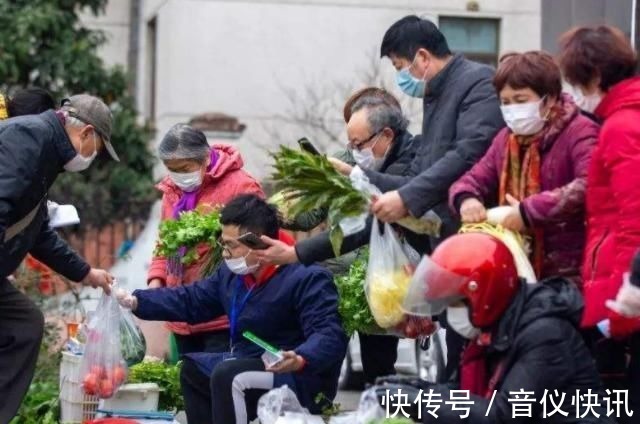 巨头|根本不怂！电商巨头纷纷加入“社区团购”，刘强东还亲自带队