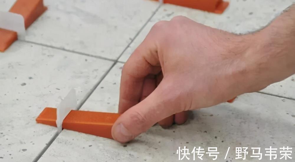泥工|如果你家泥工贴瓷砖时做了这一步,记得多给200,太良心了