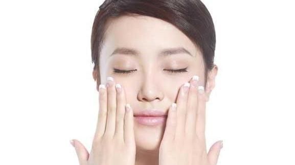 教你正确的洗脸方法 保持弹性脸部肌肤 美容养生从洗脸开始