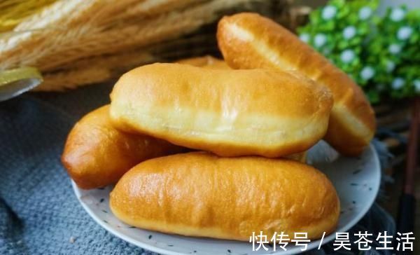 面粉别再蒸馒头了，不用一滴水，不用烤箱，在家做松软早餐面包