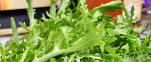 大夫提醒：女性若不想满脸皱纹，多吃此菜，可减肥美容，防止贫血