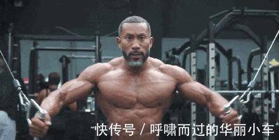 大臂|靠饱满胸肌成为世界冠军享誉健身圈塑造胸肌无关动作需要细节