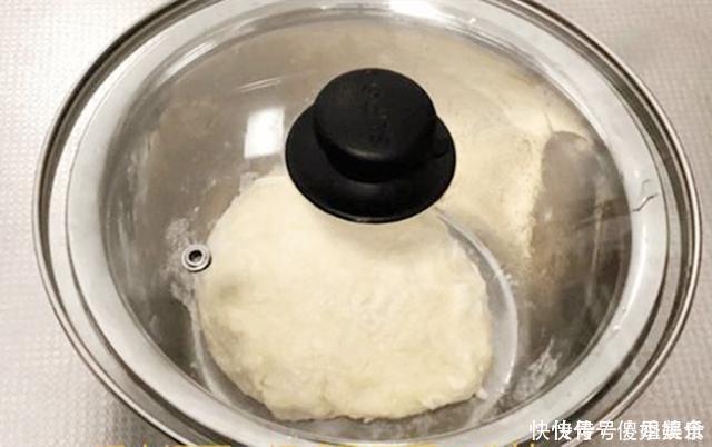 一碗面粉一个鸡蛋,又脆又香,自己在家做,比油条还好吃,收藏了