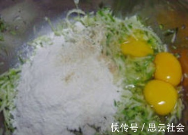 外酥|炸萝卜丸子时,面粉不可少,再加这3样,外酥里嫩,天天吃不腻