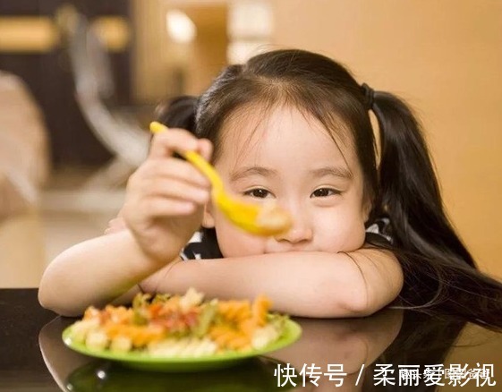 儿科医生|婆婆带娃6年,没进过医院,只因不吃2饭,多做2事,孩子脾胃好!