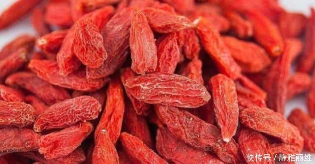 熬夜者|枸杞和它一起泡水喝,保肝护肝,明目降压,老年人和熬夜者要常喝