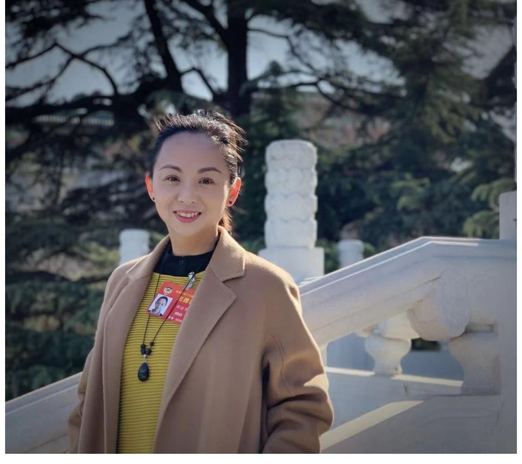 杨丽萍|邰丽华：千手观音领舞聋哑女孩，被富豪追求8年，如今怎样了？