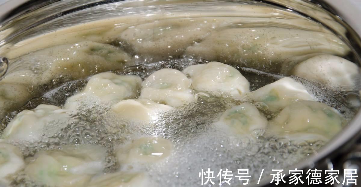 水饺|煮饺子时加点“料”,不破皮不粘连,还熟得快!