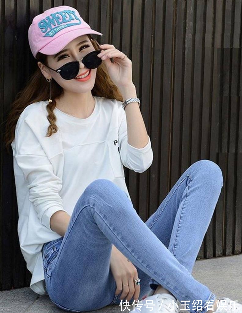 女人 时尚牛仔裤可以让女人展现玲珑身段!