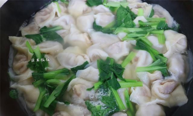 我家包馄饨，从不买馄饨皮晒出馄饨皮做法，网友太简单了