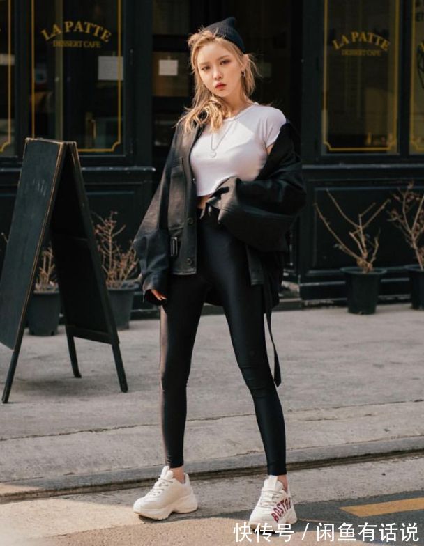 笨重|小白鞋不香了,冬天火了增高显腿细的“笨笨鞋”,配羽绒服太时髦