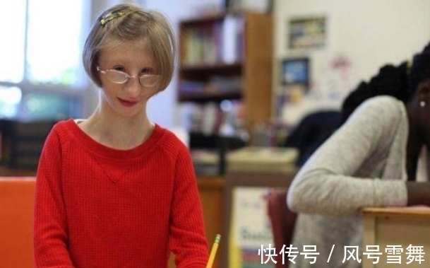 女童|她是世界上最小的女童,体重11公斤,一只烧鸡都比她大