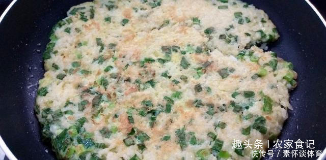 杂粮|婆婆做鸡蛋饼不用面粉,3分钟出锅,外酥里嫩,比杂粮煎饼还好吃