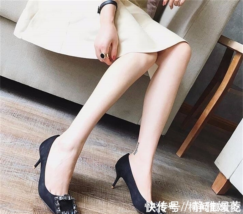 时装设计 黑色经典款高跟鞋,展现出婀娜多姿的身材