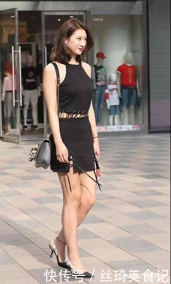 小姐姐 美女脚上一双高跟鞋的加持,超级的显瘦,将她的身高瞬间的拉长