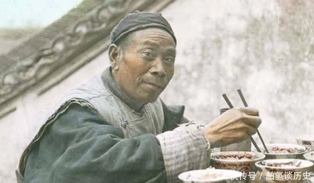 样子|珍贵晚清上色老照片：看看大清朝的百姓是什么样子，民生百态