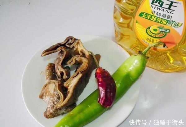 加适量|秋天这肉再贵也要买,和尖椒是绝配,简单1炒,一盘不够吃