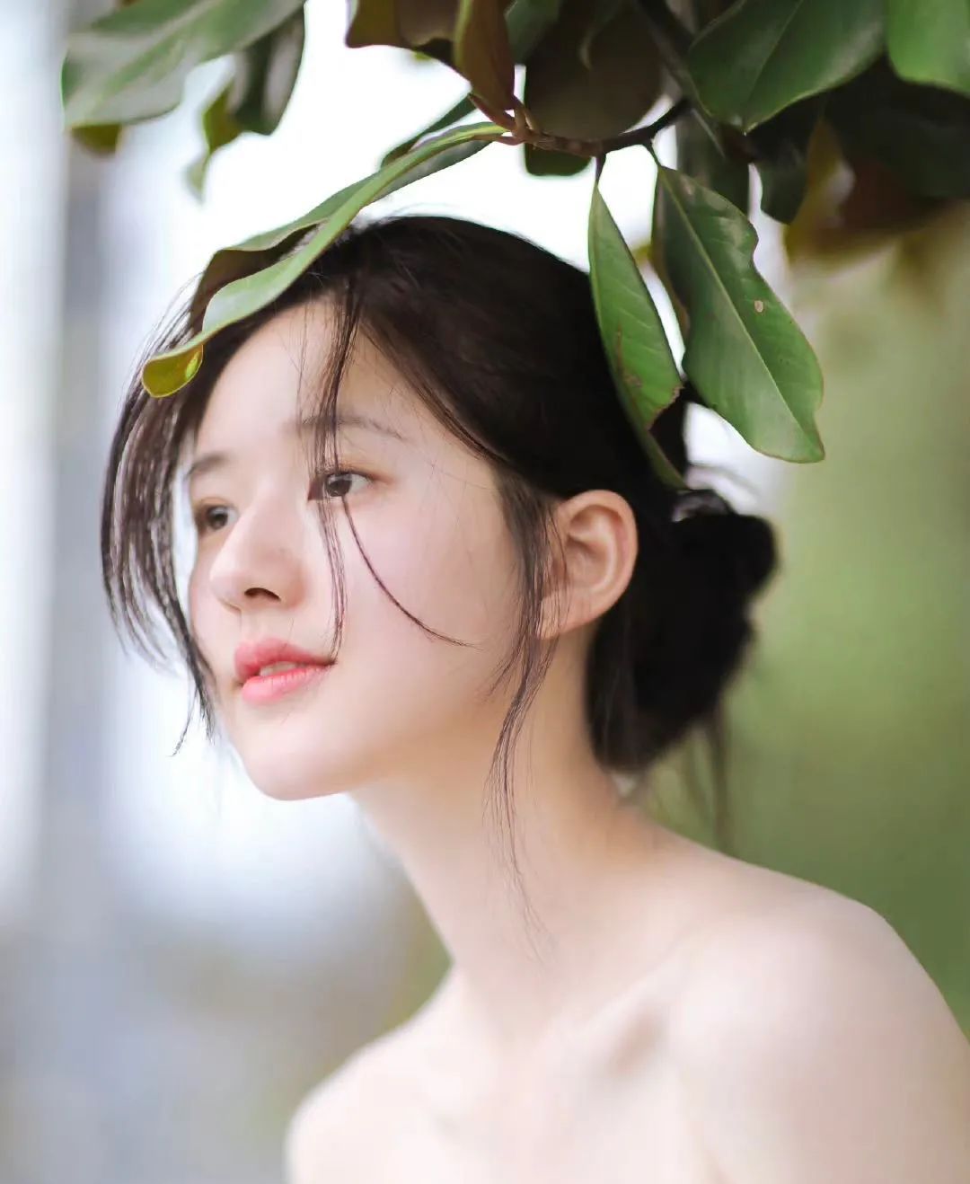 geek|赵露思尝试了各种风格,最终还是决定走小白花路线