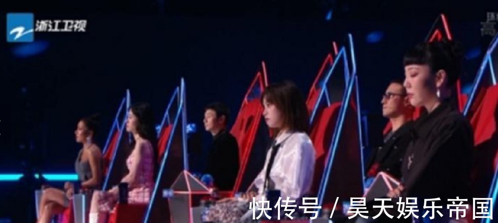 吴莫愁|《好声音》首播遭吐槽 8导师太多现场嘈杂