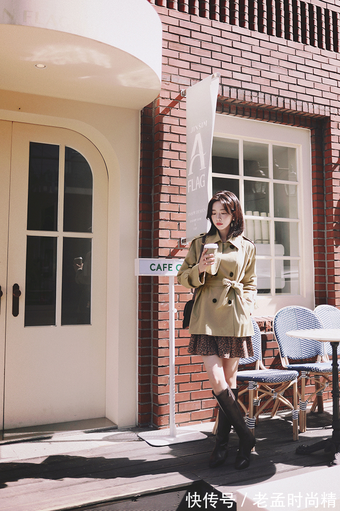 风衣|纯手工水洗棉面料的风衣,与深色的牛仔裤搭配显得英气十足