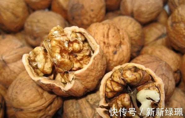 失眠多梦|失眠很折磨人 不用急, 这几种食物坚持吃, 保准睡得比猪还香