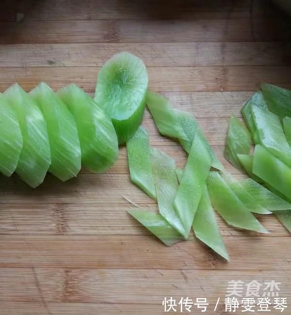 便秘最怕这个菜，3元一斤，2块钱能炒一大盘，常