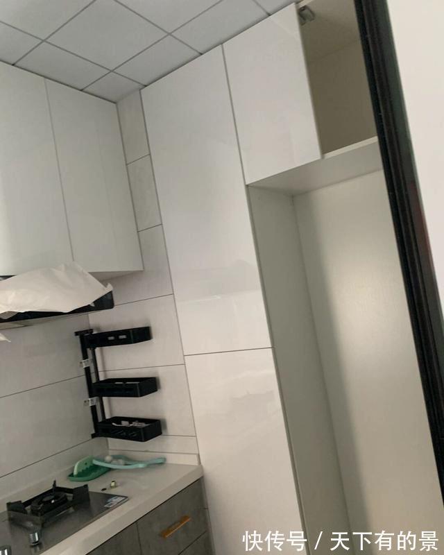 榻榻米|耗时半年新房终于完工,北欧风格很满意,过道设计柜子很实用