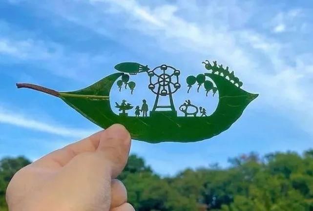 ?艺术家真会赚钱，把捡来的树叶简单雕刻后，价值翻了几百倍