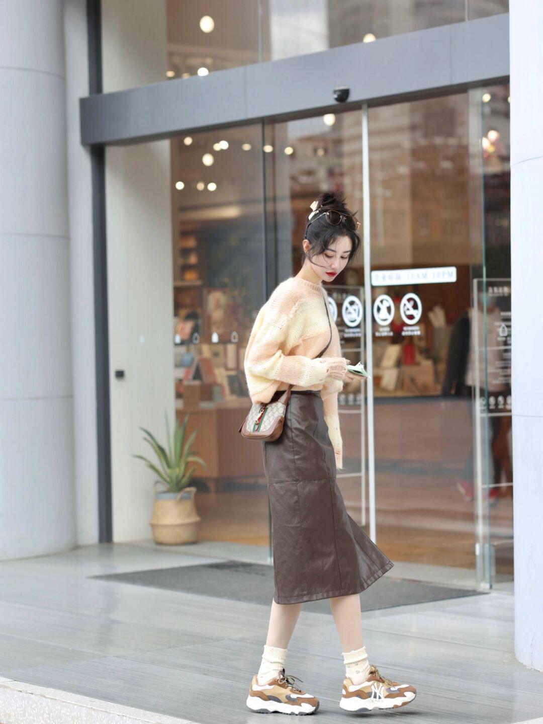 身材 哪怕你没有身材上的焦虑,也别穿紧身衣,这4款毛衣够你用