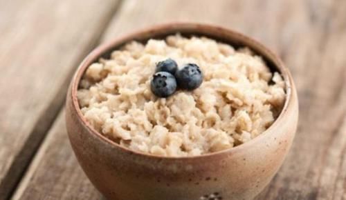 抗衰老|女生起床后吃4种“食物”，清宿便抗衰老，小肚腩悄悄消失了