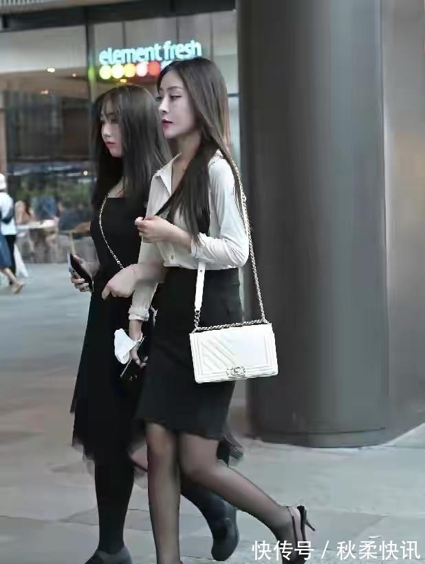 衬衫 美女身穿白衬衫搭配黑短裙,如此简单又经典的搭配,依然那样美