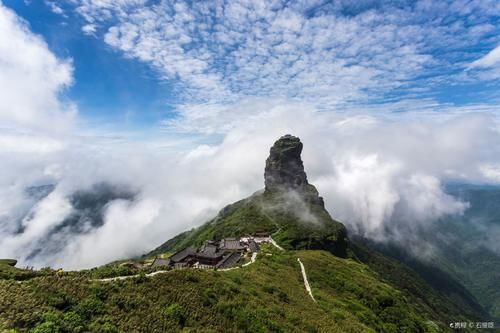 建在夹缝里的寺庙，隐蔽到让人难以发现，不得不佩服古人的智慧