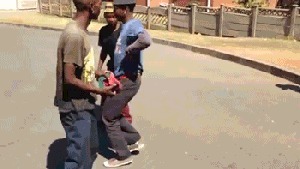 |搞笑GIF:结婚十五年没洗过 是时候该洗洗床单了