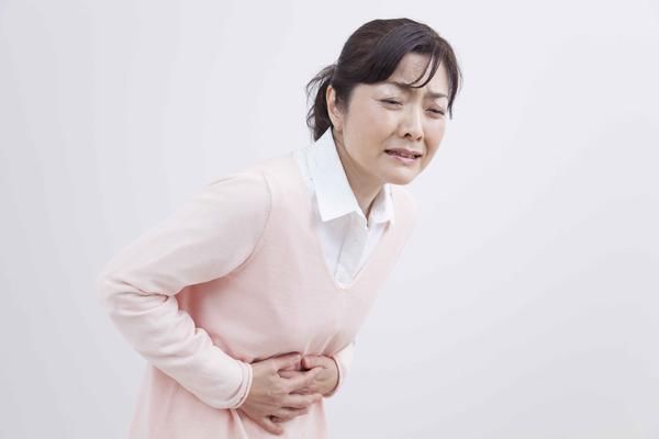 皮下瘀斑|肝癌进入晚期，身体会有5个“折磨”，疼痛在所难免