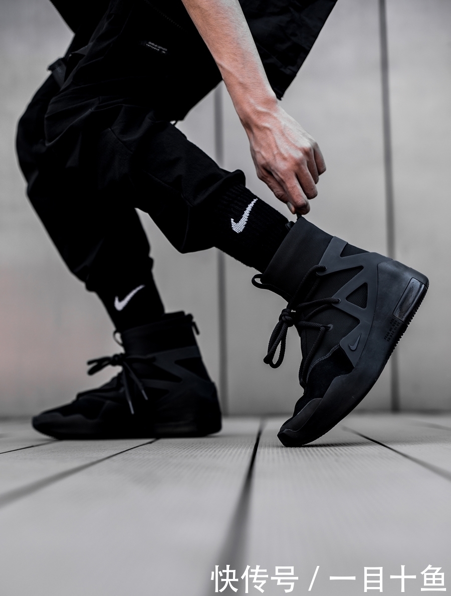 小编一年开箱这么多离谱球鞋！弟弟款AJ1破万！