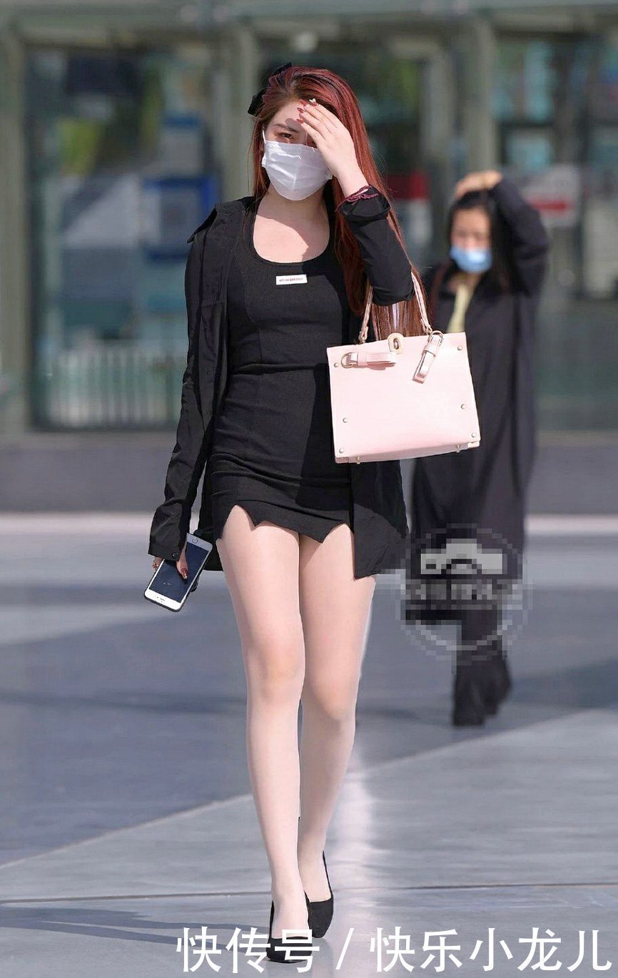 显瘦|都说黑色显瘦,姐姐搭配休闲套装,个性时尚!