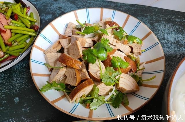 四菜一汤成本不到50元,有鱼有肉有青菜,网友饭馆最少150