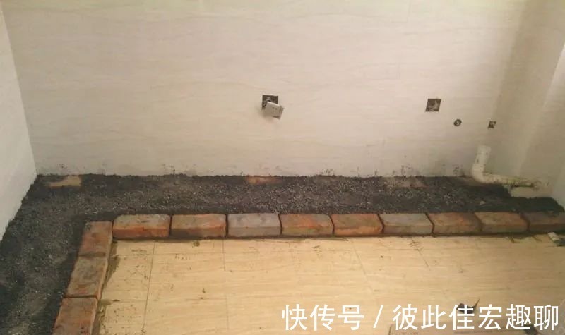 地脚线|我家橱柜请师傅安了地脚线，邻居来参观一看，用上50年都不会坏