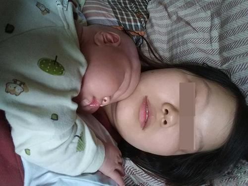 睡眠质量|宝宝什么时候才要用枕头?出现这些信号要注意,年轻妈妈给你妙招