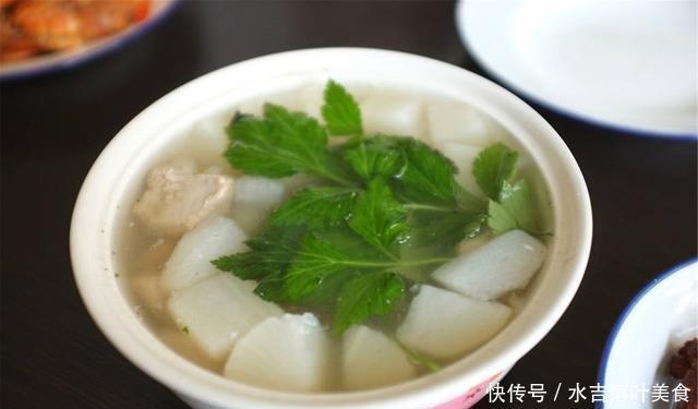 食物|冬天天冷，可以吃这5种应季食物，价格不贵，抵御寒冷，平稳过冬